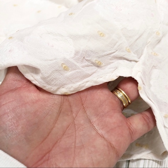 🌸🌼EUC Loft Cream Ruffled Cap Sleeve Top - Picture 6 of 9